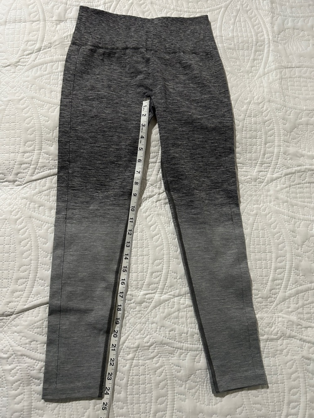 LULULEMON - Seamless Gray Ombre Leggings SZ: 8 - Picture 4 of 6